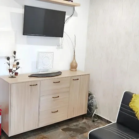 Welcoming 55 Sqm In With Garden View Apartment Portimao