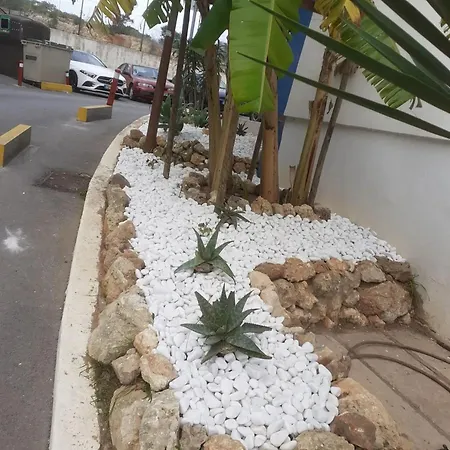 Daire Welcoming 55 Sqm In With Garden View Portimão