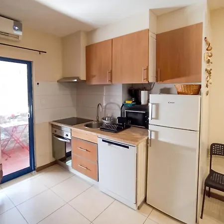 Welcoming 55 Sqm In With Garden View Daire Portimão