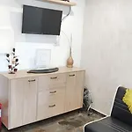 Welcoming 55 Sqm In With Garden View Appartamento Portimão