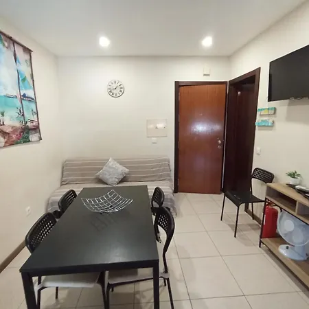 アパート Welcoming 55 Sqm In With Garden View ポルティマン